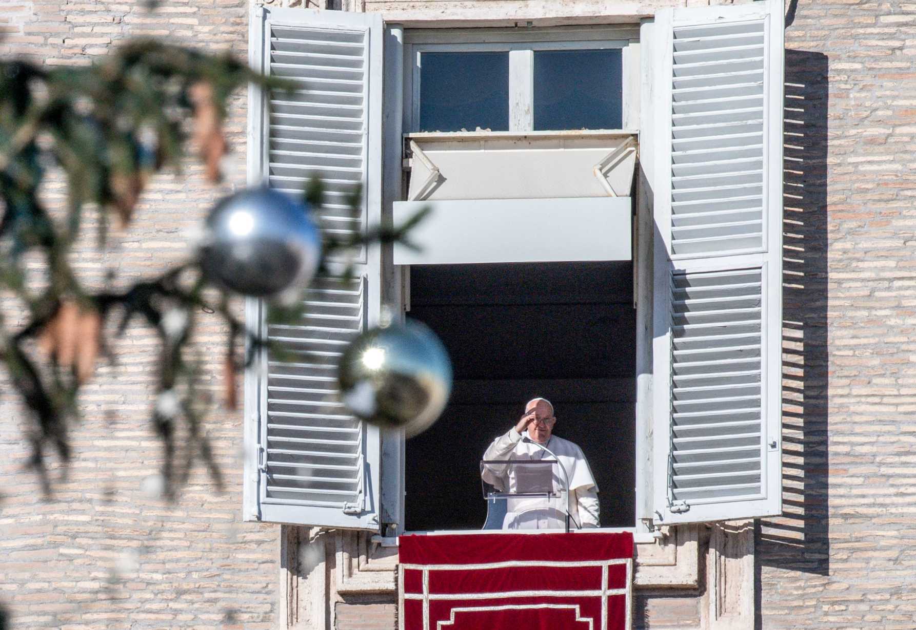 You are currently viewing Papież w orędziu bożonarodzeniowym apeluje o pokój, ochronę nienarodzonych i migrantów